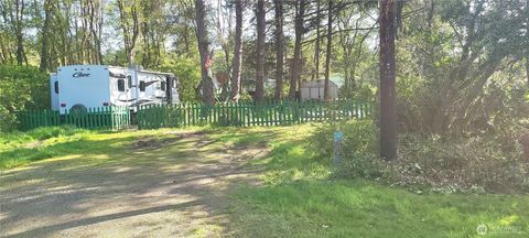 Photo of 21 N Lakeside Drive N, Copalis Beach, WA 98535 (MLS # 2516443)