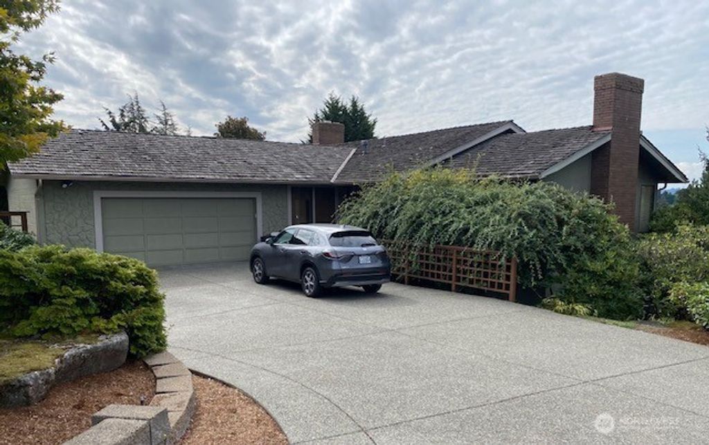 Photo of 8811 NE 15th Place, Clyde Hill, WA 98004 (MLS # 2378500)