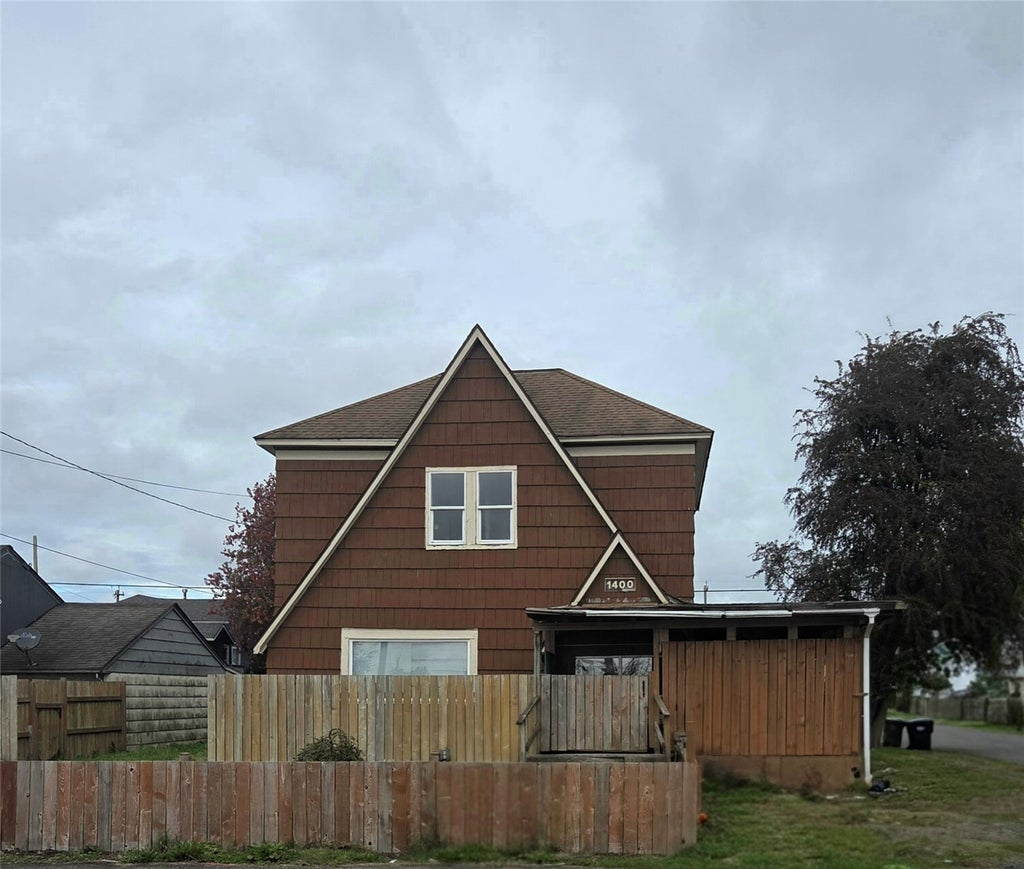 Photo of 1400 W 1st ST, Aberdeen, WA 98520 (MLS # 2596817)