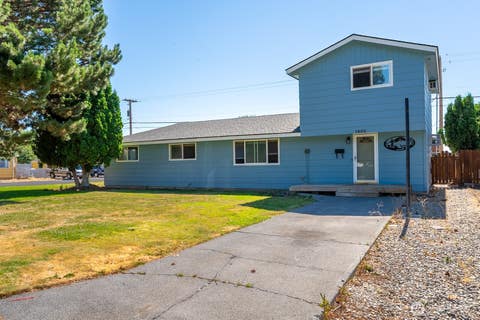 Photo of 1608 C St. ST SW, Ephrata, WA 98823 (MLS # 2553153)
