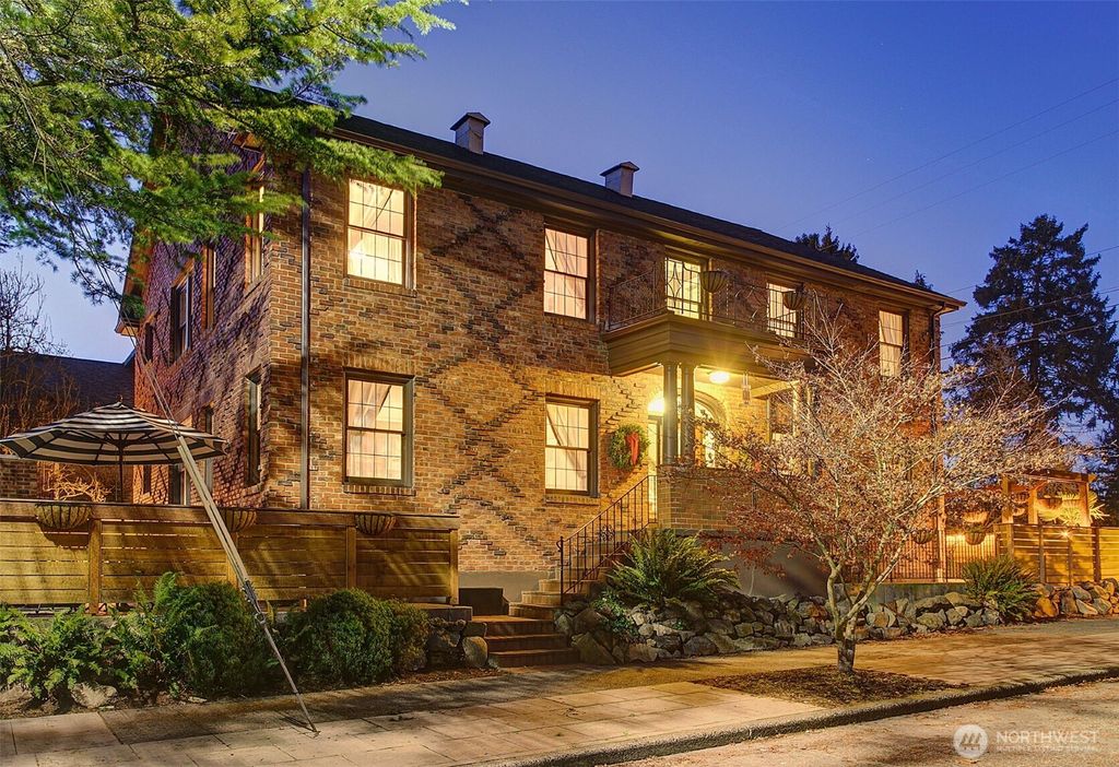 Photo of 4915 Linden Avenue N, Seattle, WA 98103 (MLS # 2434182)