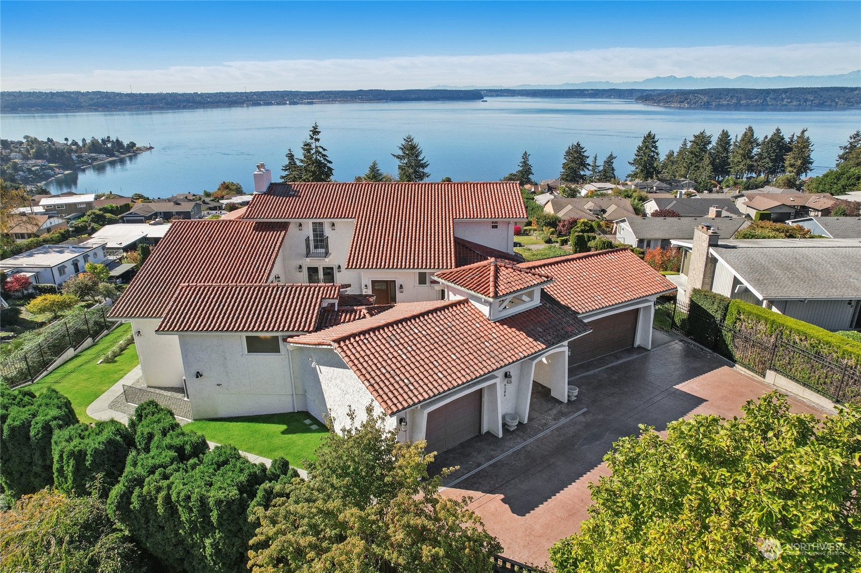 6106 Panorama Drive NE