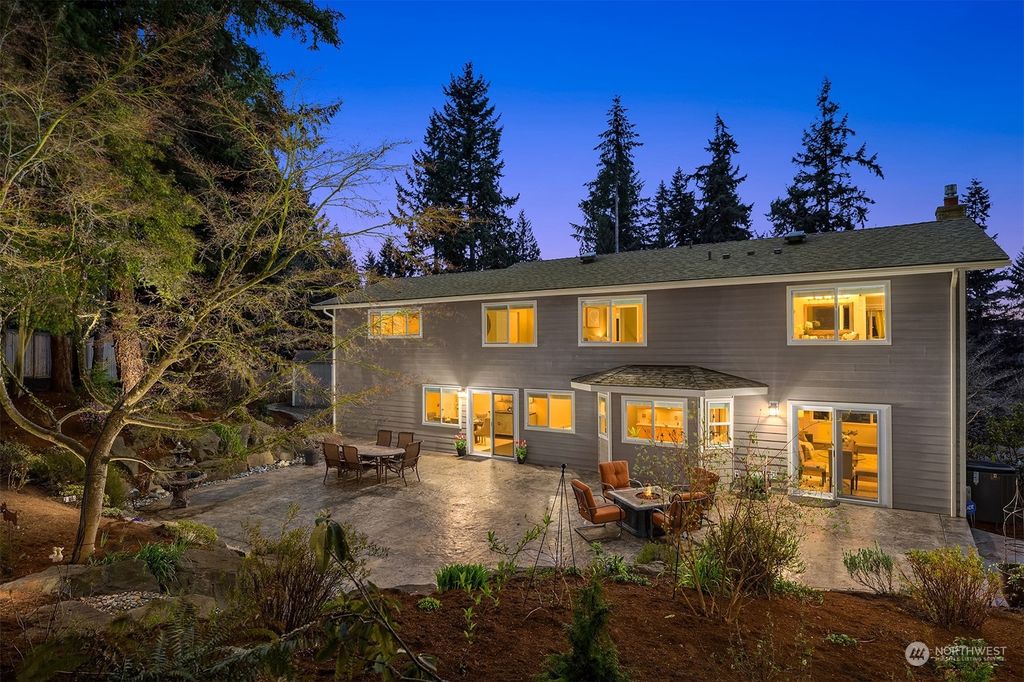 Photo of 16826 NE 91st Street, Redmond, WA 98052 (MLS # 2049202)