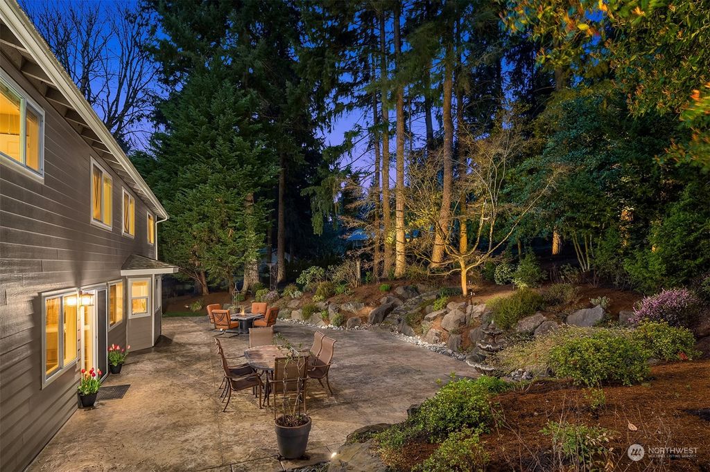 Photo of 16826 NE 91st Street, Redmond, WA 98052 (MLS # 2049202)