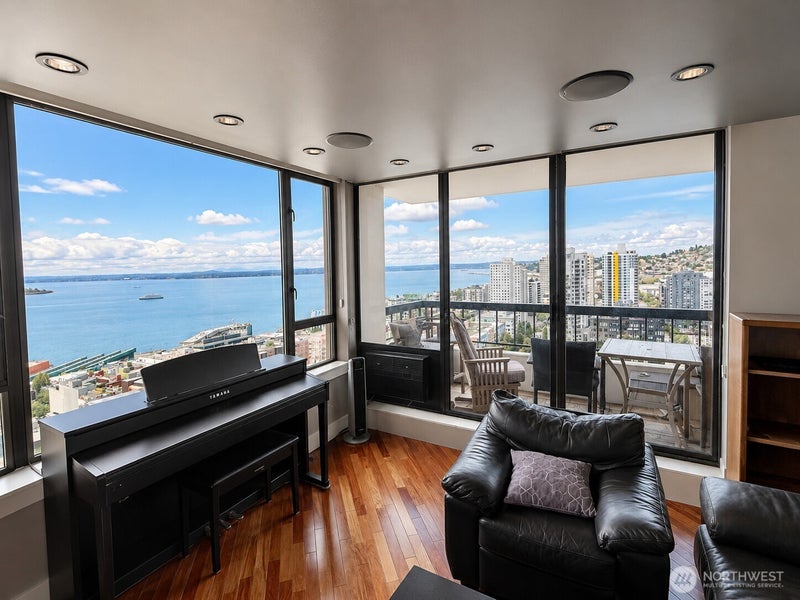 2201 3rd Avenue 2504