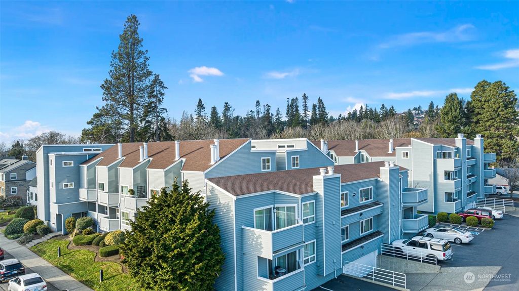 Photo of 21937 7th Avenue S #212, Des Moines, WA 98198 (MLS # 2314079)