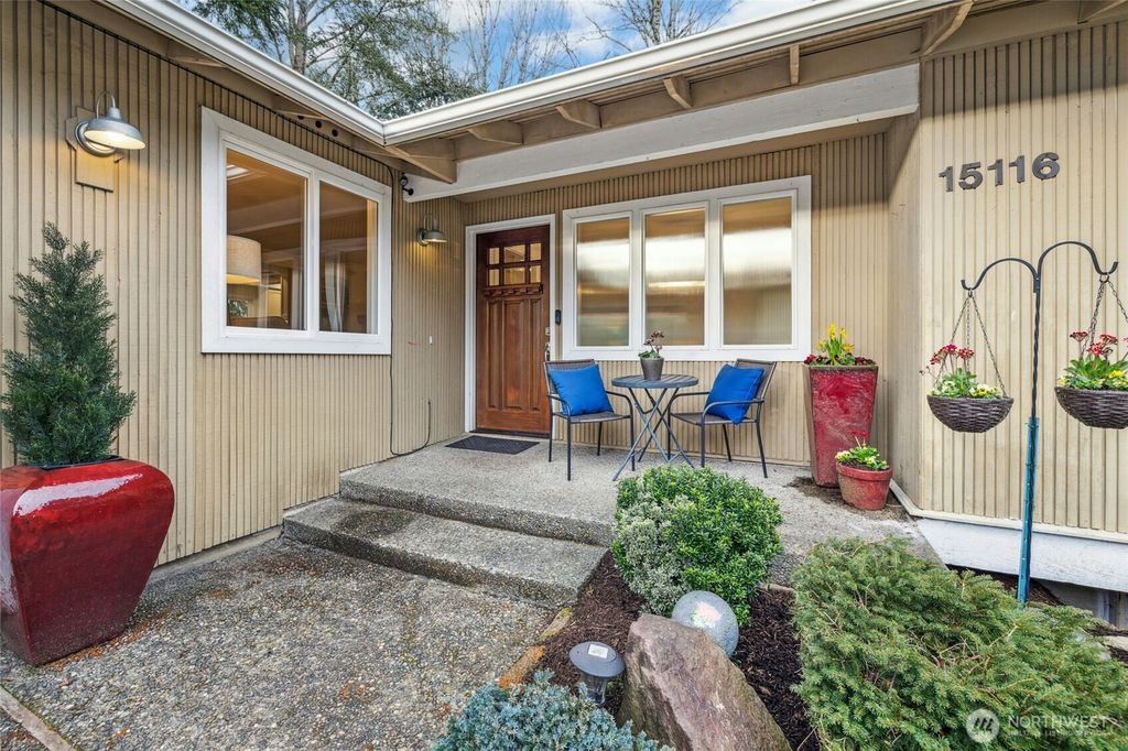 Photo of 15116 SE 46th Way, Bellevue, WA 98006 (MLS # 2338184)