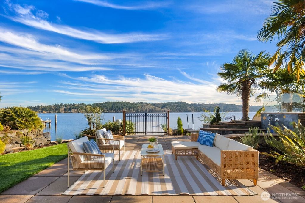 Photo of 14014 Riviera Place NE, Seattle, WA 98125 (MLS # 2483560)