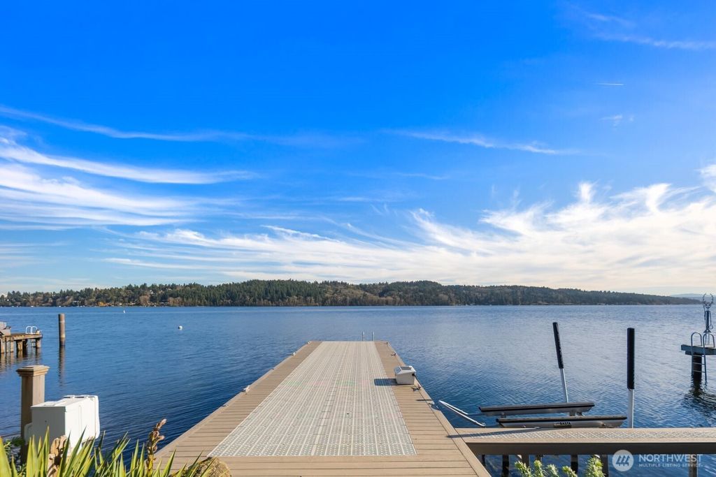 Photo of 14014 Riviera Place NE, Seattle, WA 98125 (MLS # 2483560)