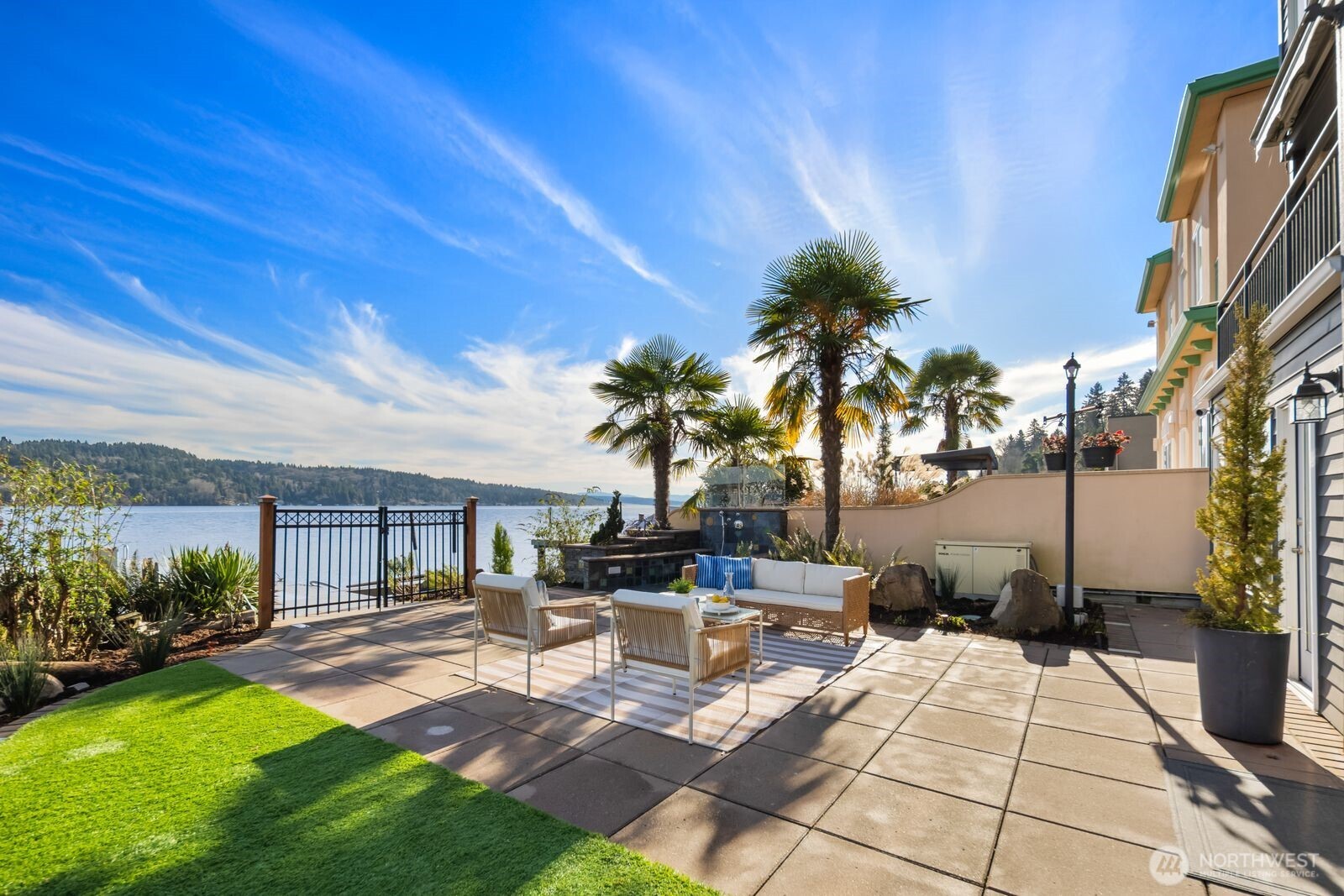 14014 Riviera Place NE