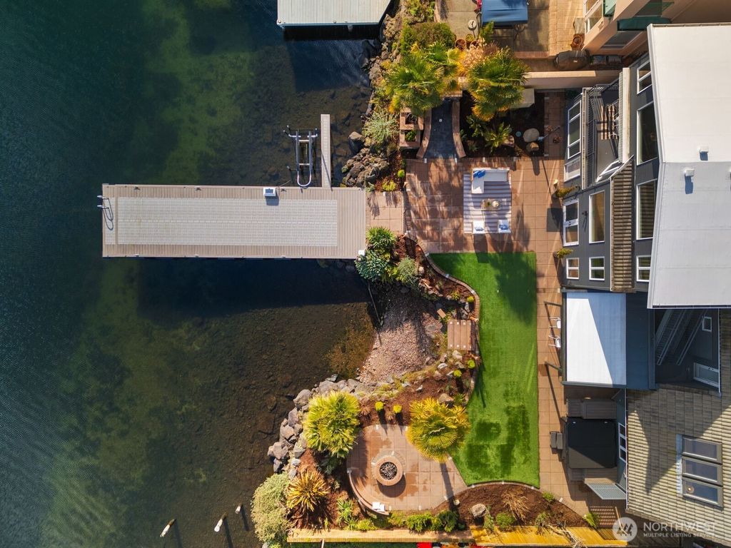 Photo of 14014 Riviera Place NE, Seattle, WA 98125 (MLS # 2483560)