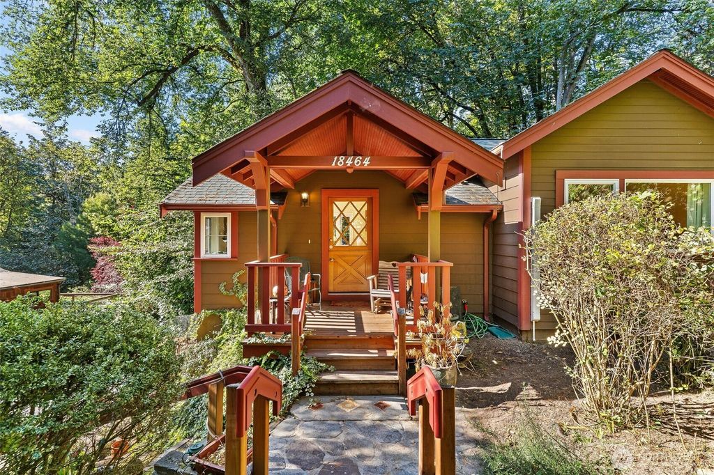 Photo of 18464 47th Place NE, Lake Forest Park, WA 98155 (MLS # 2438976)