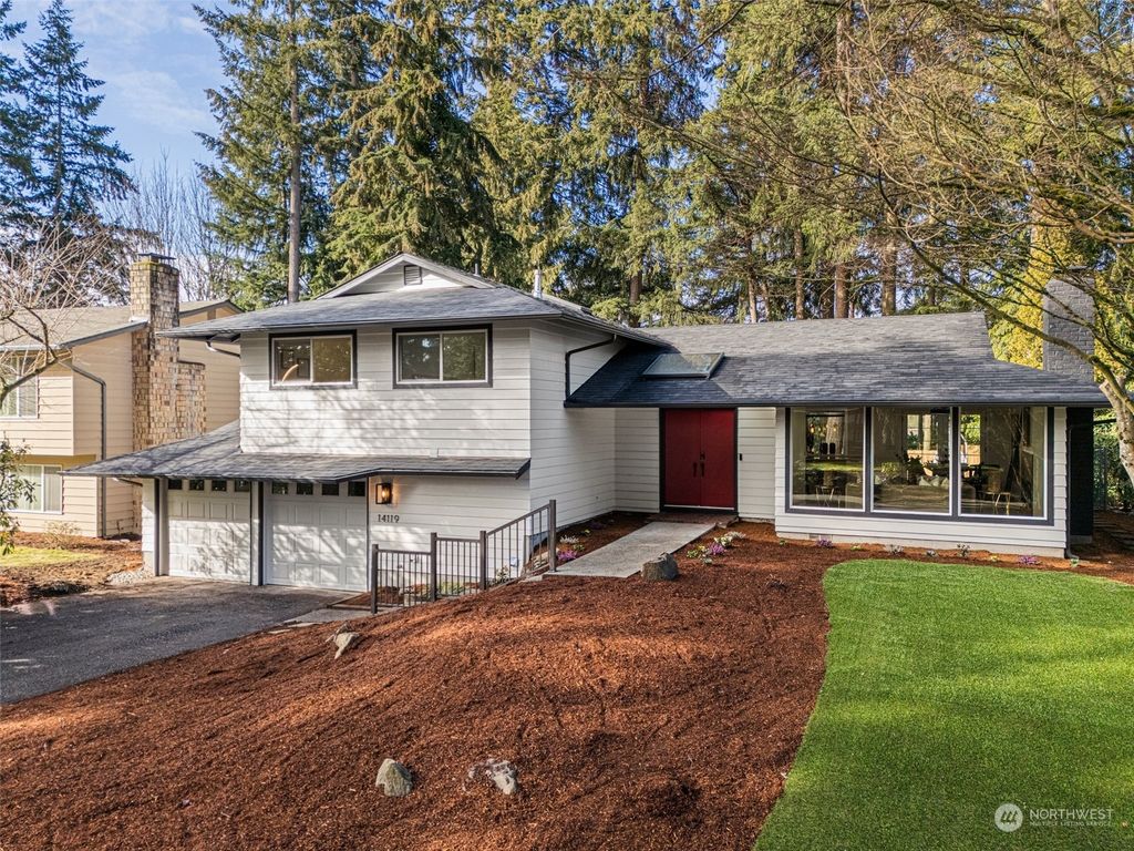 Photo of 14119 105th Avenue NE, Kirkland, WA 98034 (MLS # 2328996)