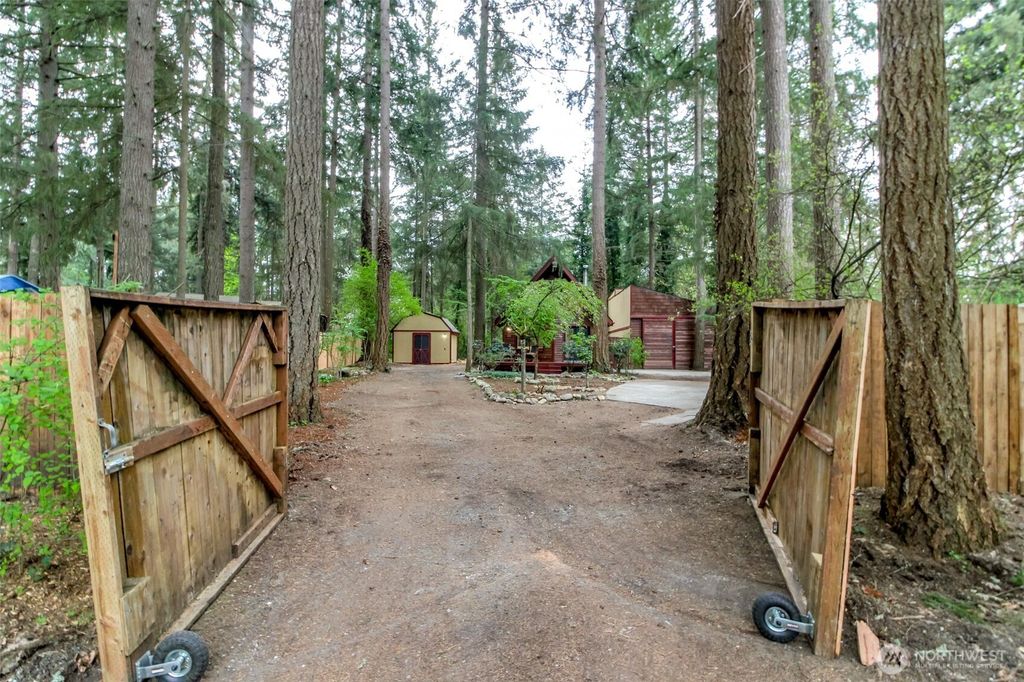 Photo of 16900 Kalmia Court SE, Yelm, WA 98597 (MLS # 2515043)