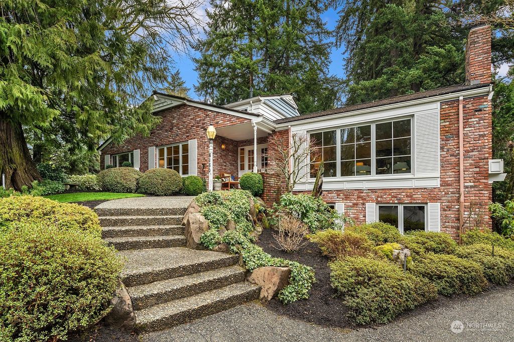 Photo of 6150 90th Avenue SE, Mercer Island, WA 98040 (MLS # 2200230)