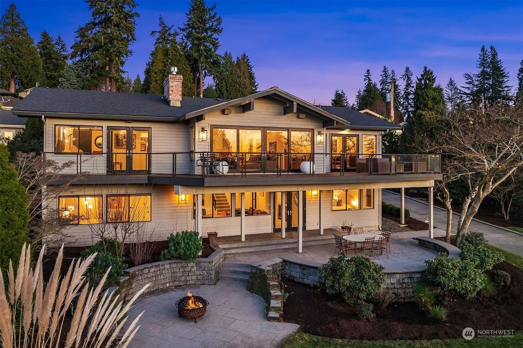 Photo of 10407 NE 52nd Street, Kirkland, WA 98033 (MLS # 2326132)