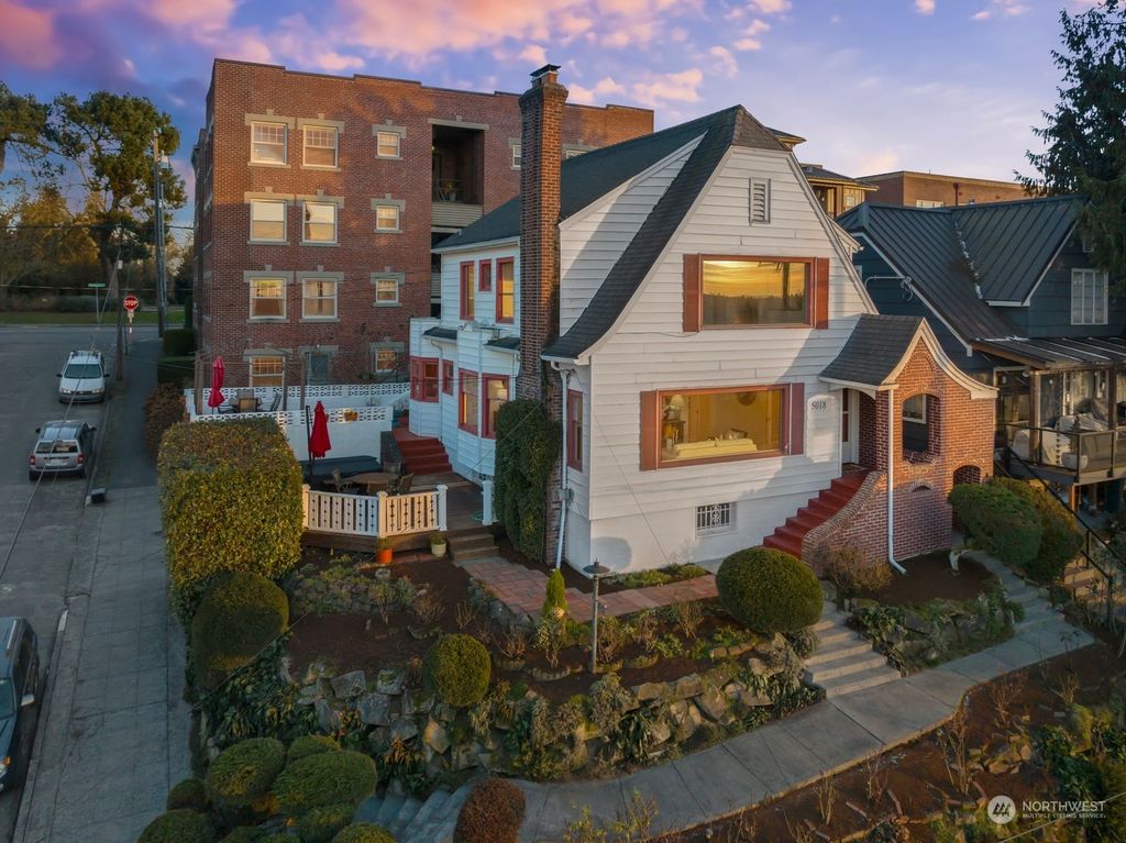 Photo of 5018 Greenwood Avenue N, Seattle, WA 98103 (MLS # 2185328)
