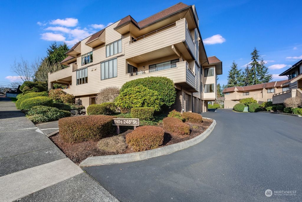 Photo of 910 S 248th Street #1, Des Moines, WA 98198 (MLS # 2324596)