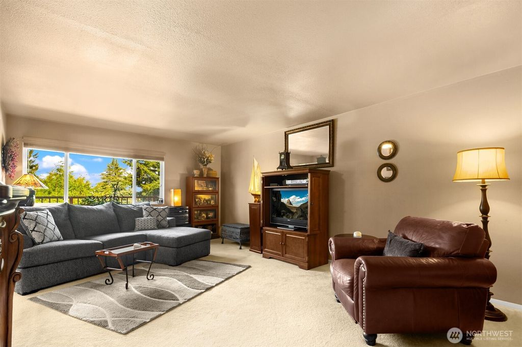 Photo of 330 Elm Street #305, Everett, WA 98203 (MLS # 2436386)