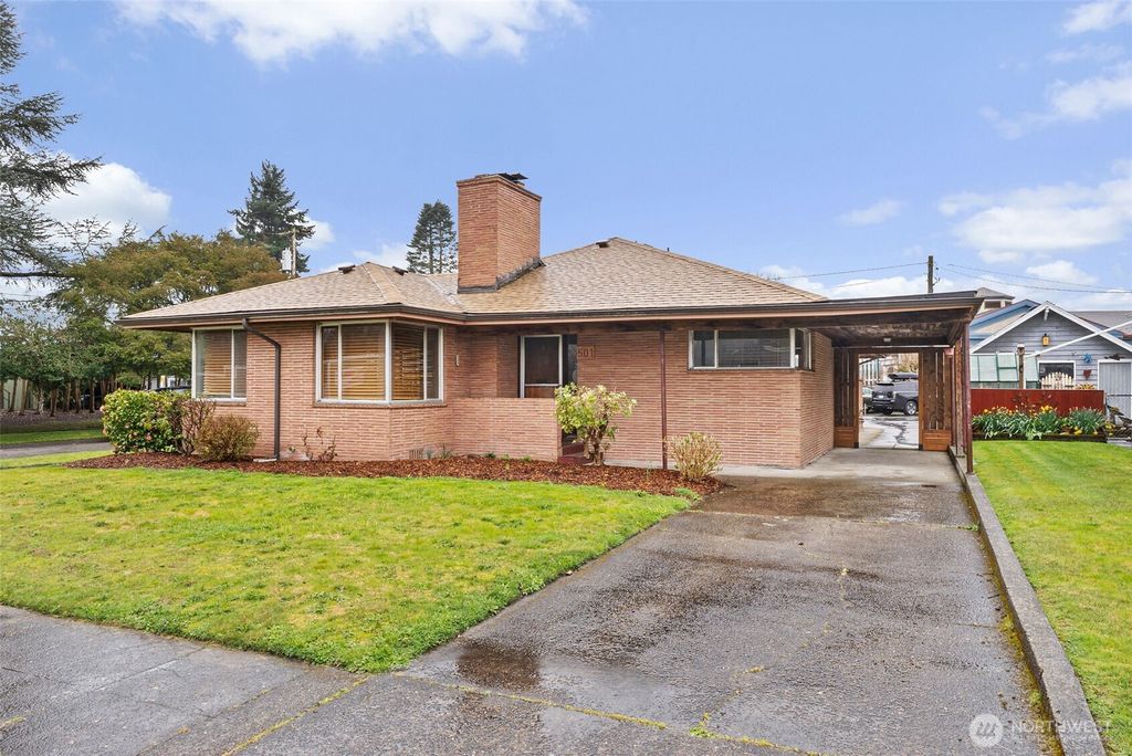 Photo of 501 N Oak Street, Centralia, WA 98531 (MLS # 2499461)