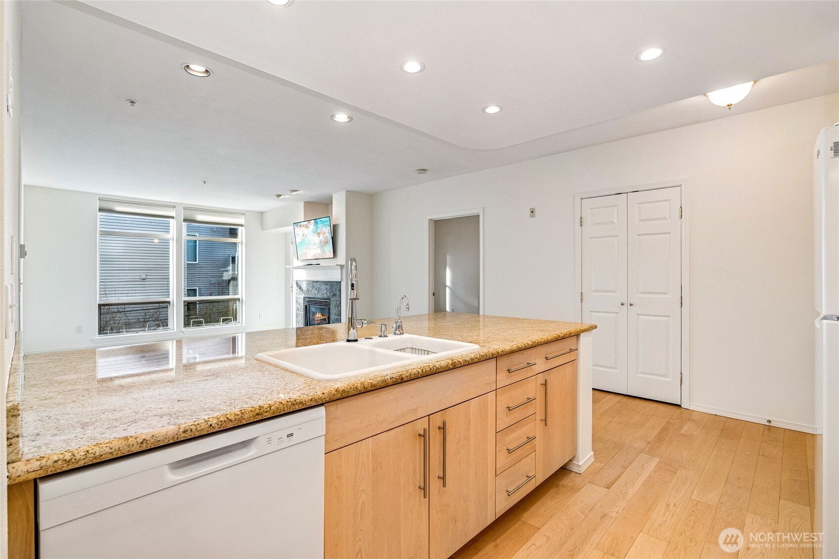 3221 SW Avalon Way 313