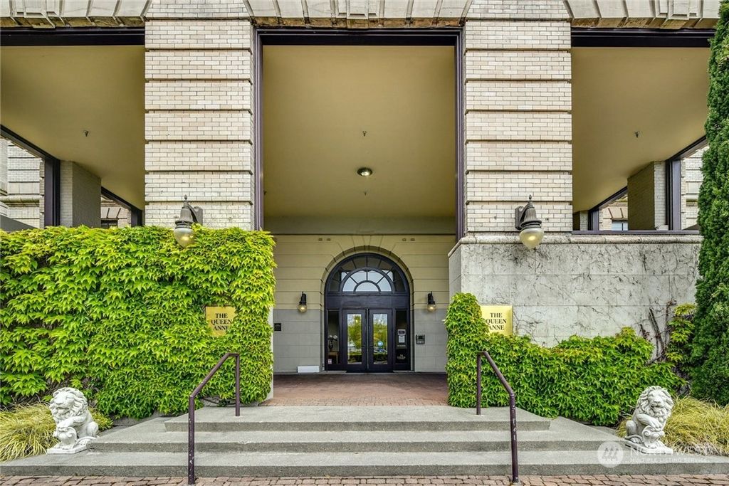 Photo of 201 Galer Street #528, Seattle, WA 98109 (MLS # 2133282)