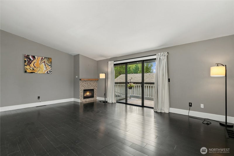 365 SE Valley View Way