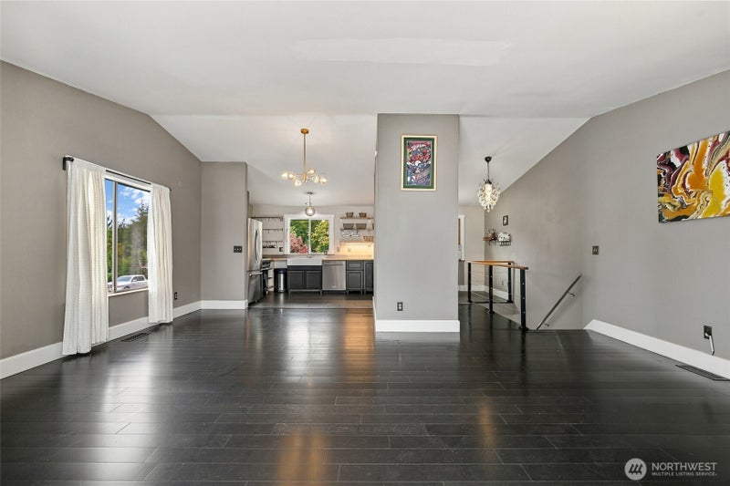 365 SE Valley View Way