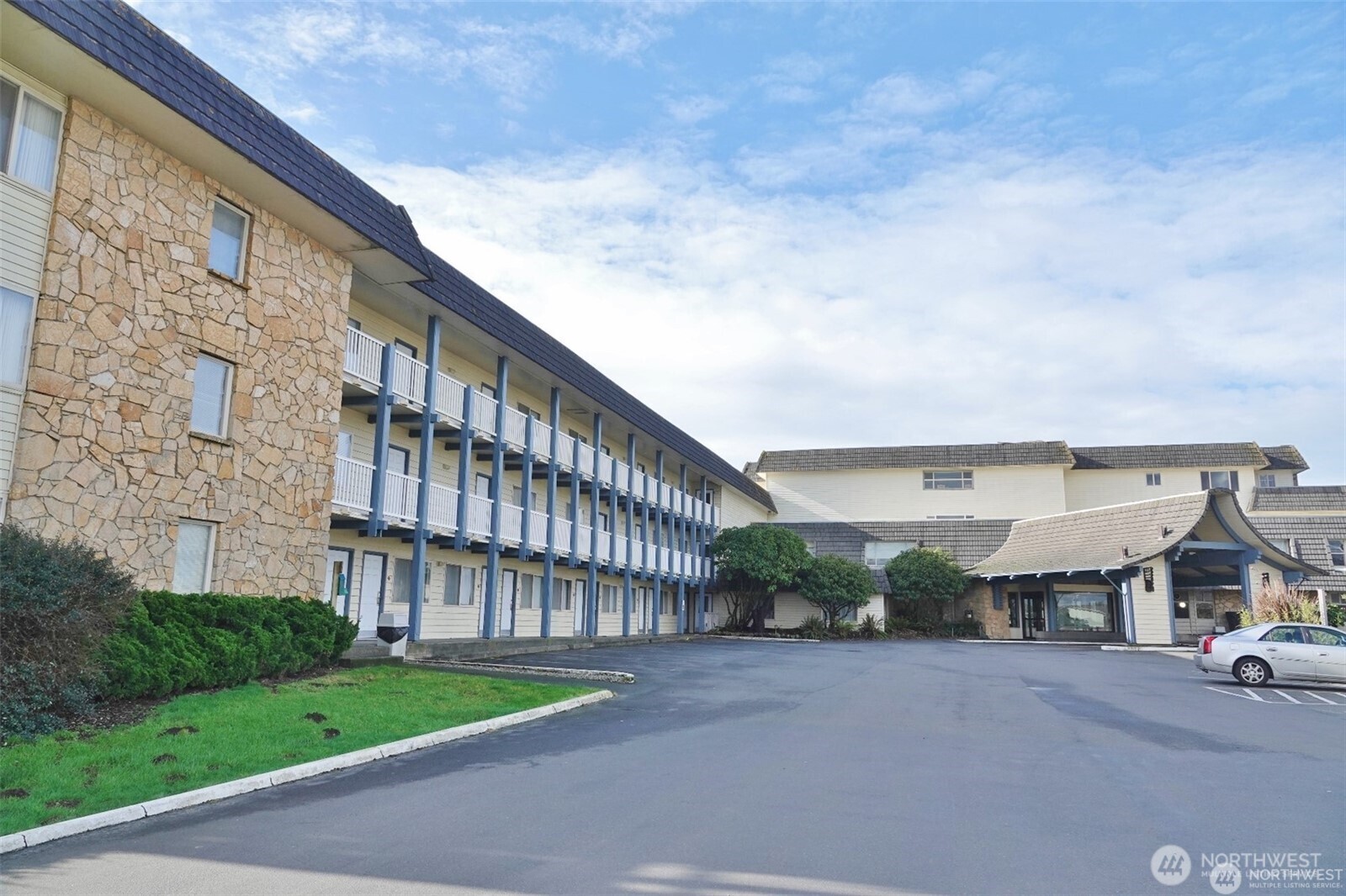 615 Ocean Shores Boulevard NW 319