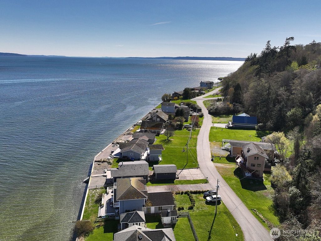 Photo of 3837 Driftwood Drive, Clinton, WA 98236 (MLS # 2517597)