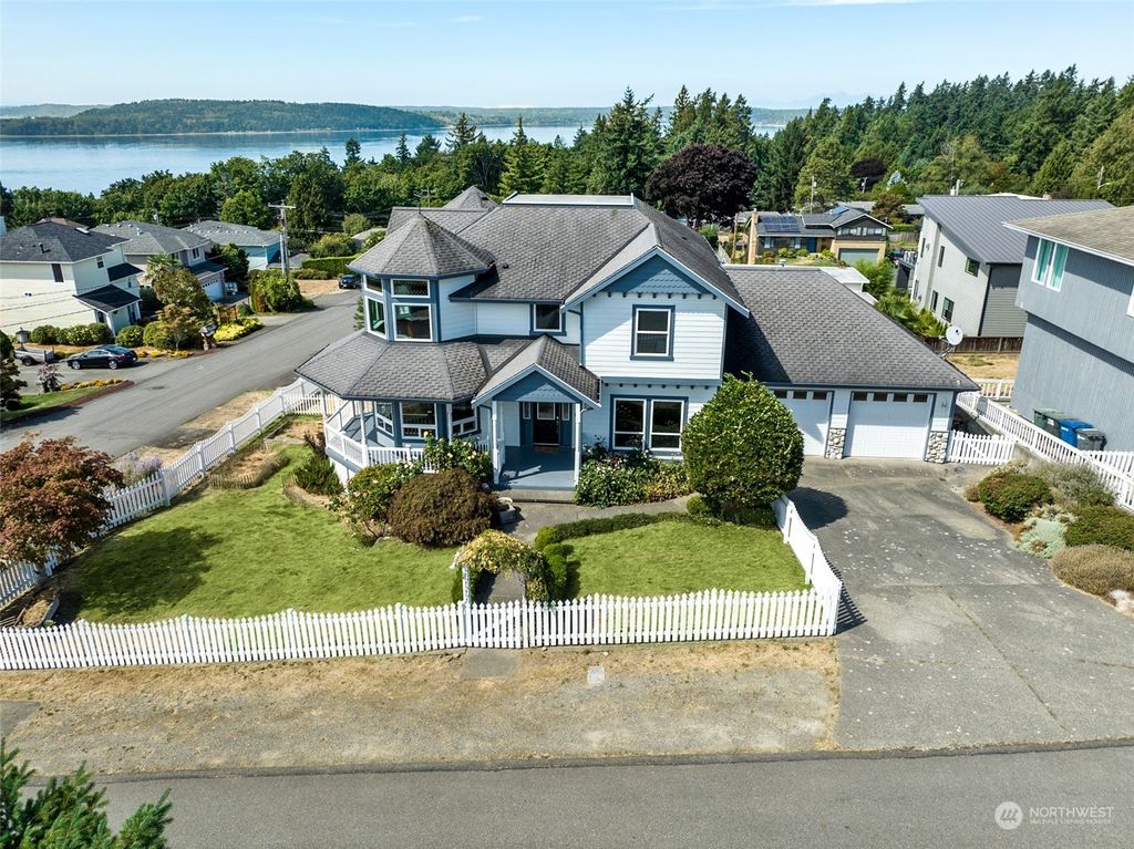 Photo of 21037 3rd Avenue S, Des Moines, WA 98198 (MLS # 2153124)