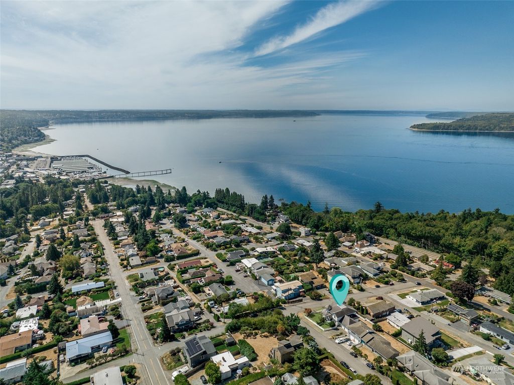 Photo of 21037 3rd Avenue S, Des Moines, WA 98198 (MLS # 2153124)