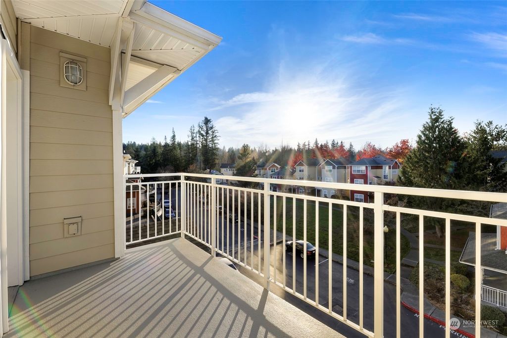 Photo of 537 225th Lane NE #C304, Sammamish, WA 98074 (MLS # 2182352)
