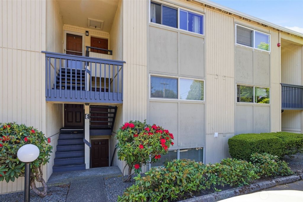 Photo of 31003 14th Avenue S #E2, Federal Way, WA 98003 (MLS # 2518317)