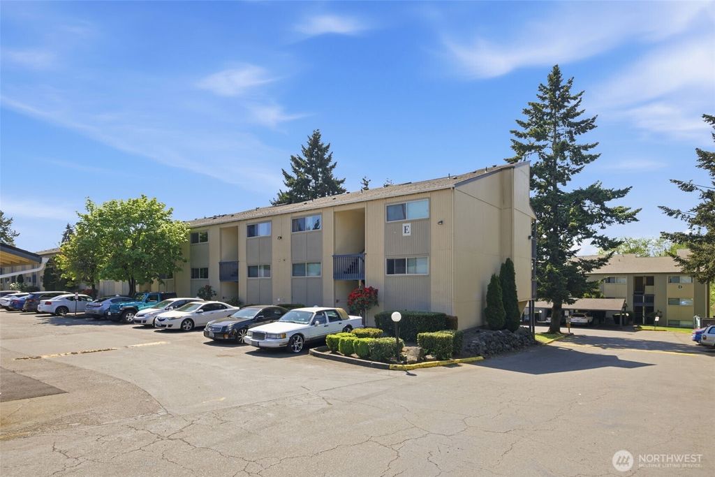 Photo of 31003 14th Avenue S #E2, Federal Way, WA 98003 (MLS # 2518317)