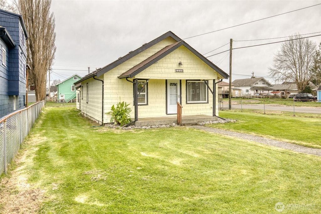 Photo of 1319 W 2nd St, Aberdeen, WA 98520 (MLS # 2497267)