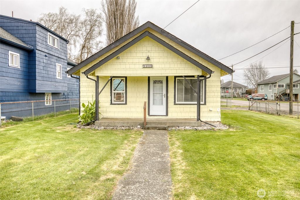 Photo of 1319 W 2nd St, Aberdeen, WA 98520 (MLS # 2497267)