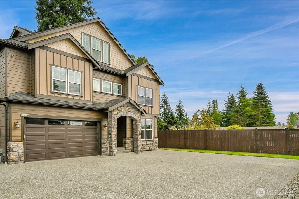Photo of 11007 6th Avenue W, Everett, WA 98204 (MLS # 2419032)