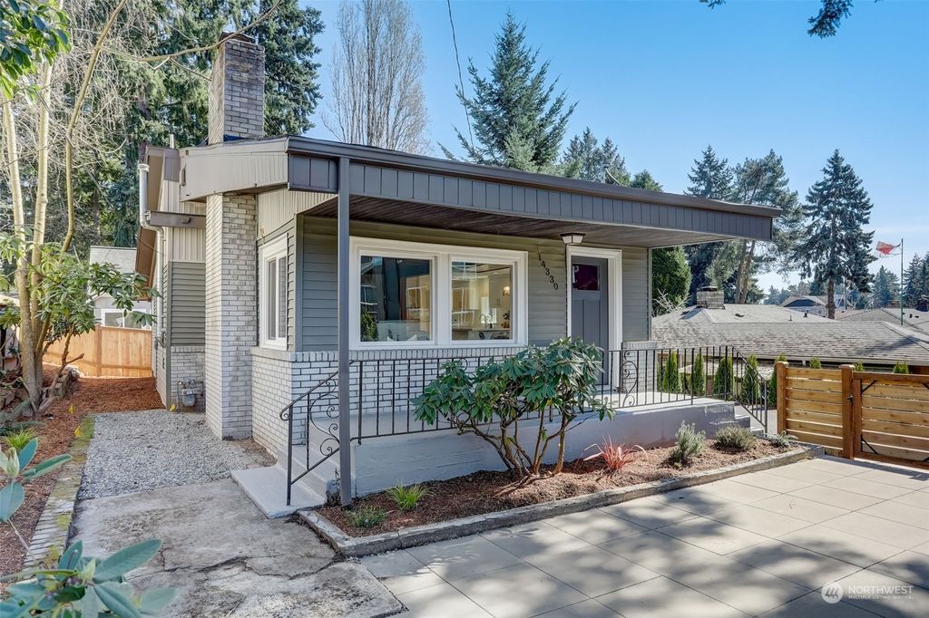Photo of 14330 Phinney Avenue N, Seattle, WA 98133 (MLS # 2210975)