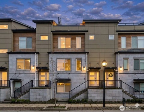 Photo of 964 7th Avenue NE #2.4, Issaquah, WA 98029 (MLS # 2562932)