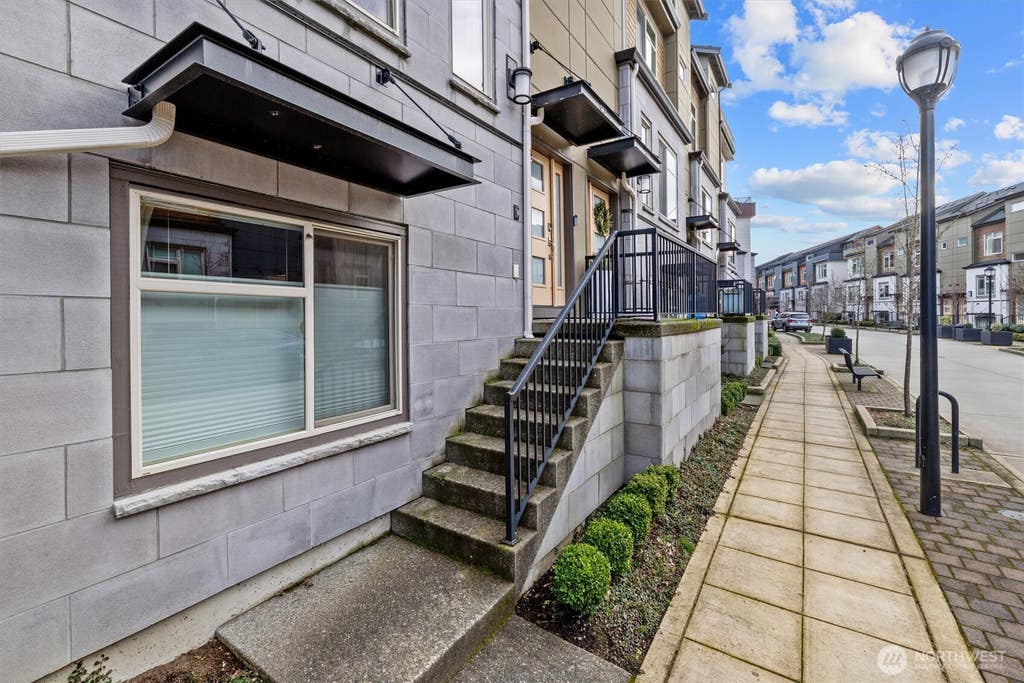 Photo of 964 7th Avenue NE #2.4, Issaquah, WA 98029 (MLS # 2562932)