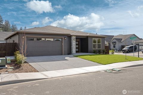 Photo of 151 E Airedale Avenue, La Center, WA 98629 (MLS # 2525410)