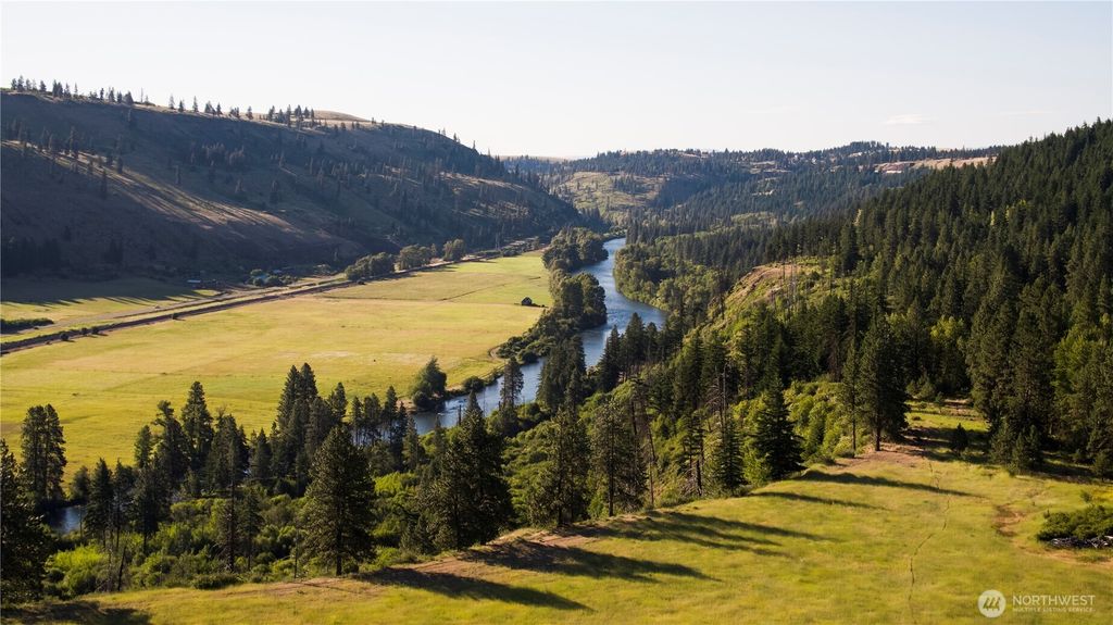 Photo of 50 Highway 10, Cle Elum, WA 98922 (MLS # 2479430)