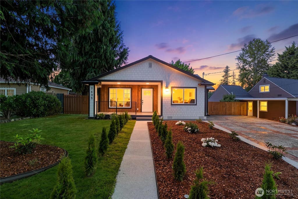 Photo of 7435 S 118th Place, Seattle, WA 98178 (MLS # 2574315)