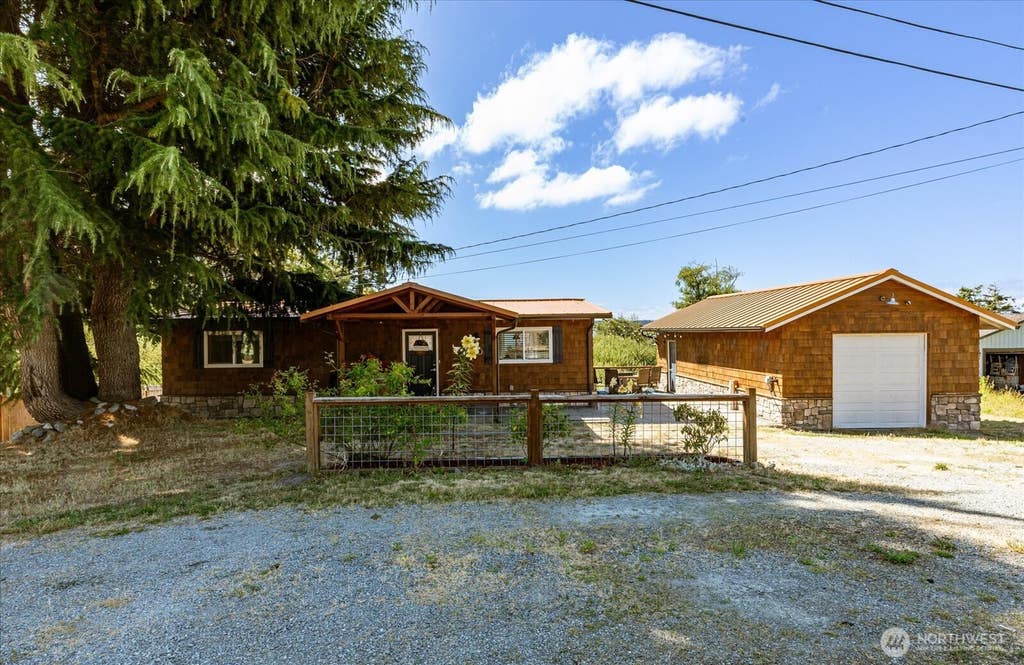 Photo of 854 Burroughs Avenue, Oak Harbor, WA 98277 (MLS # 2564680)