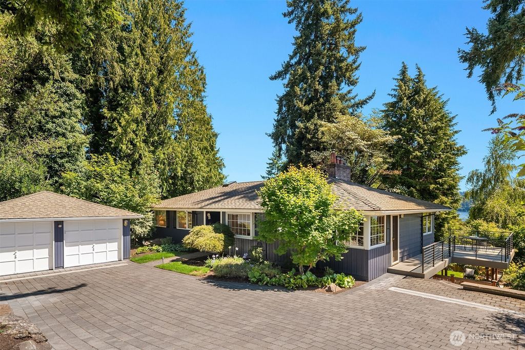 Photo of 16524 37th Avenue NE, Lake Forest Park, WA 98155 (MLS # 2420728)