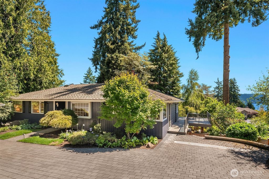Photo of 16524 37th Avenue NE, Lake Forest Park, WA 98155 (MLS # 2420728)