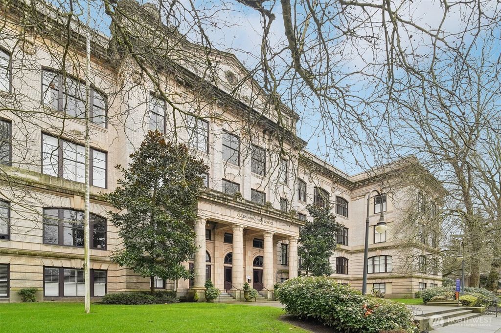 Photo of 1400 2nd Avenue N #284, Seattle, WA 98109 (MLS # 2489304)