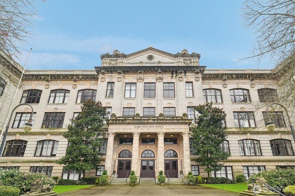 Photo of 1400 2nd Avenue N #284, Seattle, WA 98109 (MLS # 2489304)