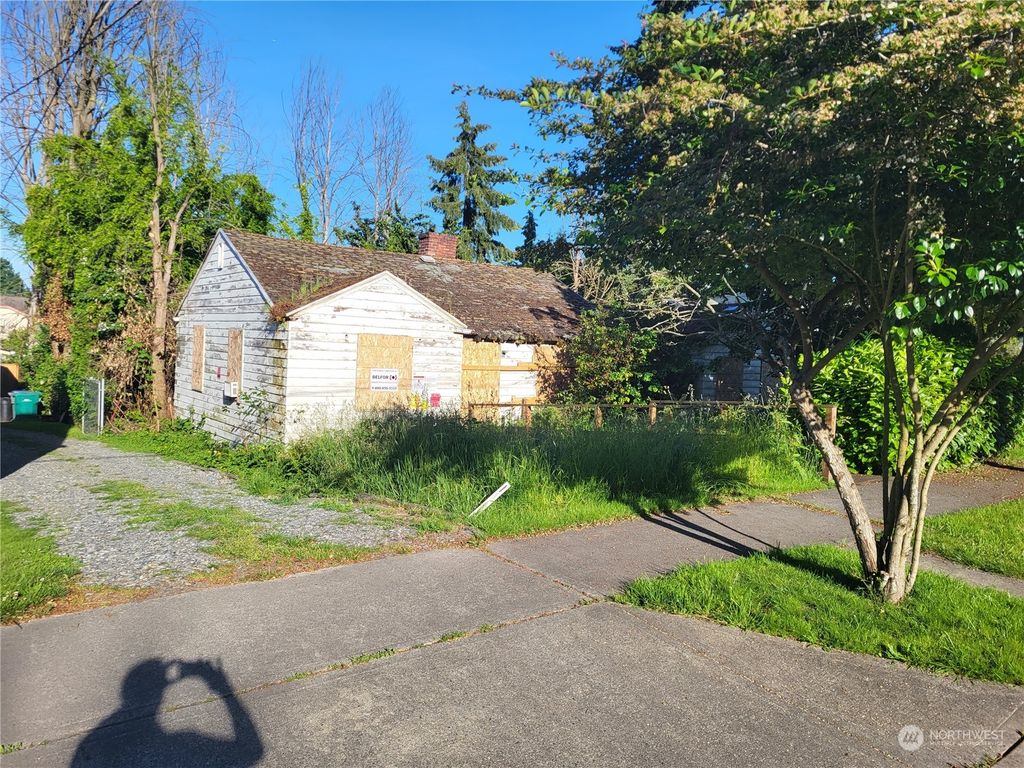 Photo of 13832 38th Avenue S, Tukwila, WA 98168 (MLS # 2008805)